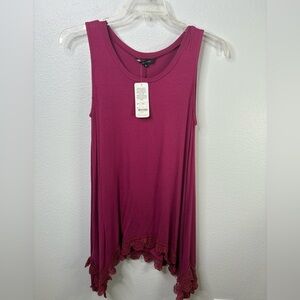 NWT Yak N Yeti Crew Neck Tank Top With Ruffled Hem size Small